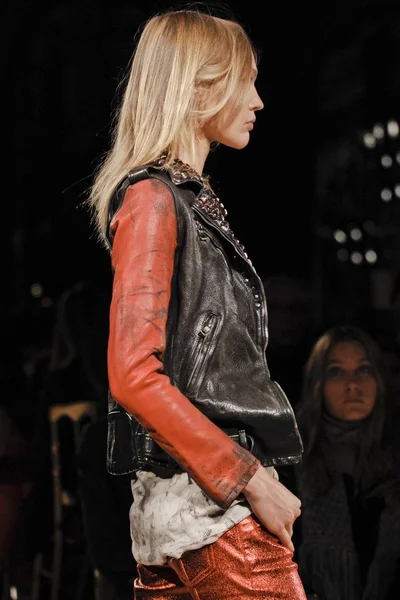 Look 25